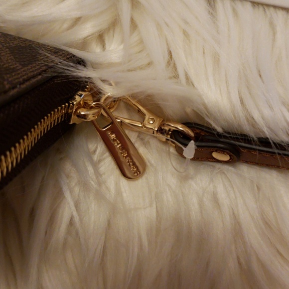 MK JET SET TRAVEL BRN/ACORN - Picture 4 of 6